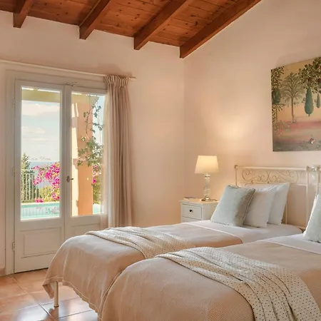 Rosepetra Villa *